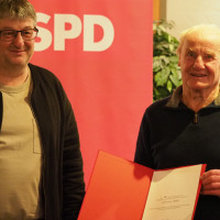 Vorsitzender Sepp Rieder ehrt Sebastian Huber für 45-jährige Mitgliedschaft